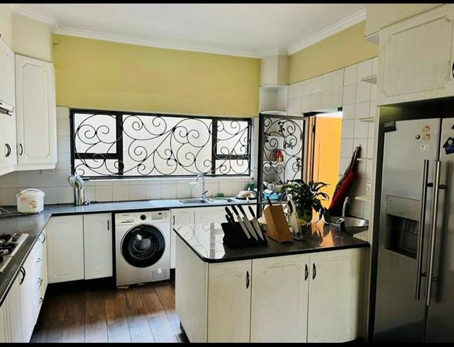 4 BEDROOM HOUSE FOR SALE IN DOWERGLEN EXT 4